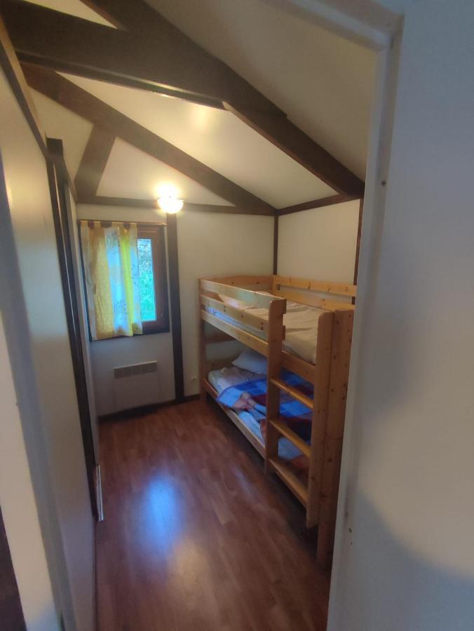 Camping Le Jardin - Chalets, Bungalows Et Emplacements Nus Pour Des Vacances Nature Le Long De La Riviere Le Gijou Lacaze Exterior foto
